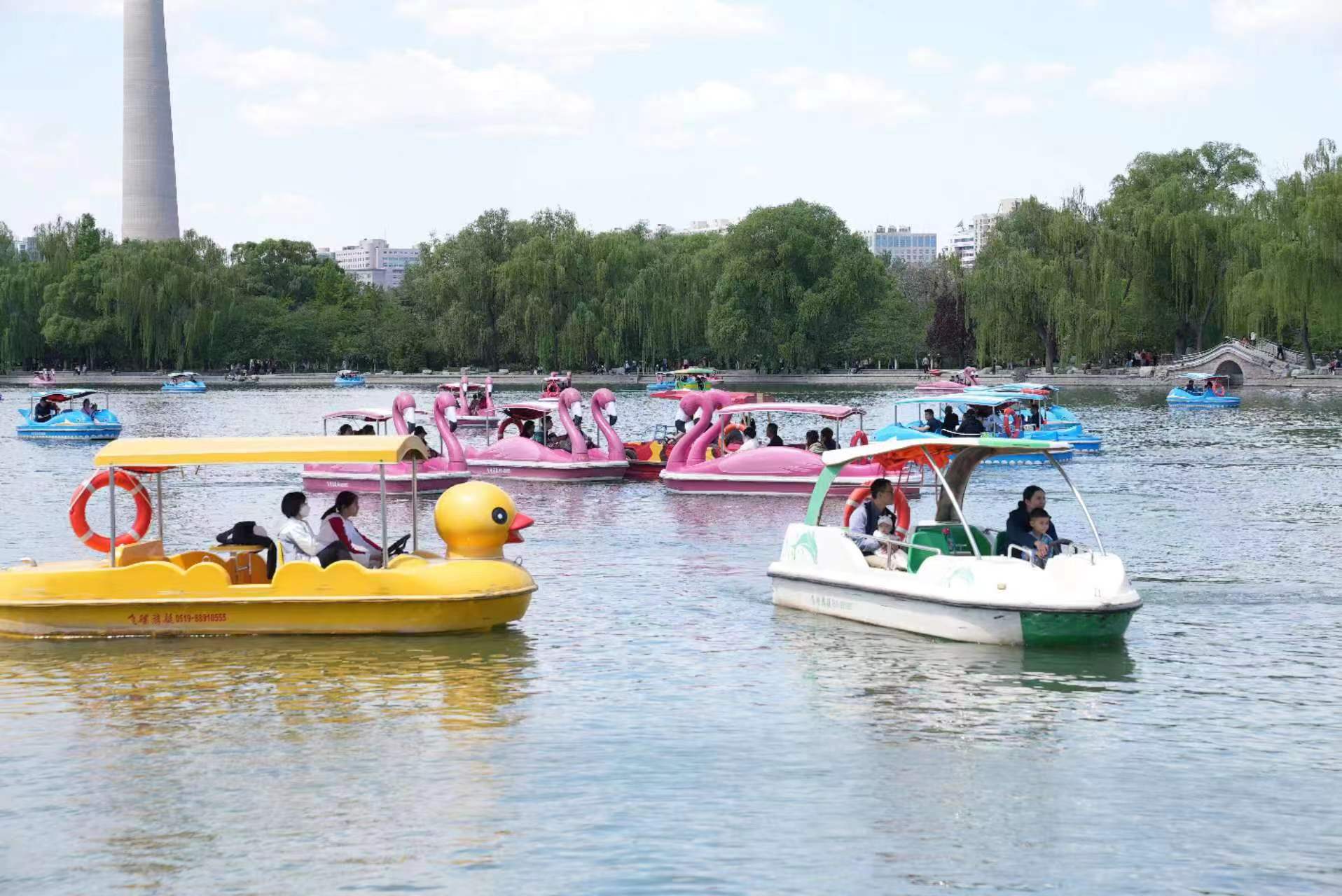 小长假前三天，北京全市公园共接待游客526万人次