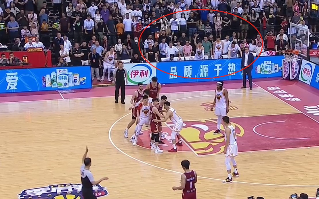 程帅澎绝杀前，谁注意深圳？场下庆祝，萨林杰消极，打进后傻眼了休闲区蓝鸢梦想 - Www.slyday.coM