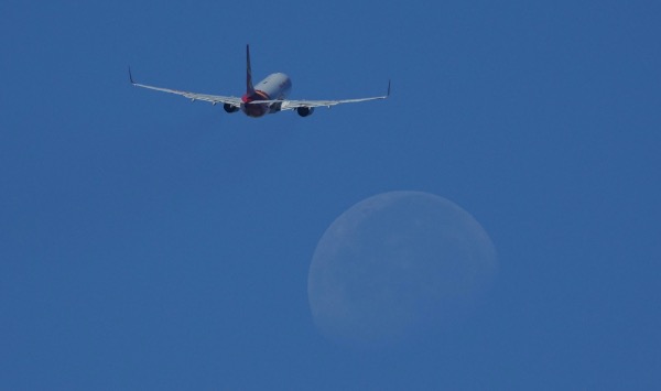 要求中国赴美航班不得飞越俄罗斯？自己有病让别人吃药？