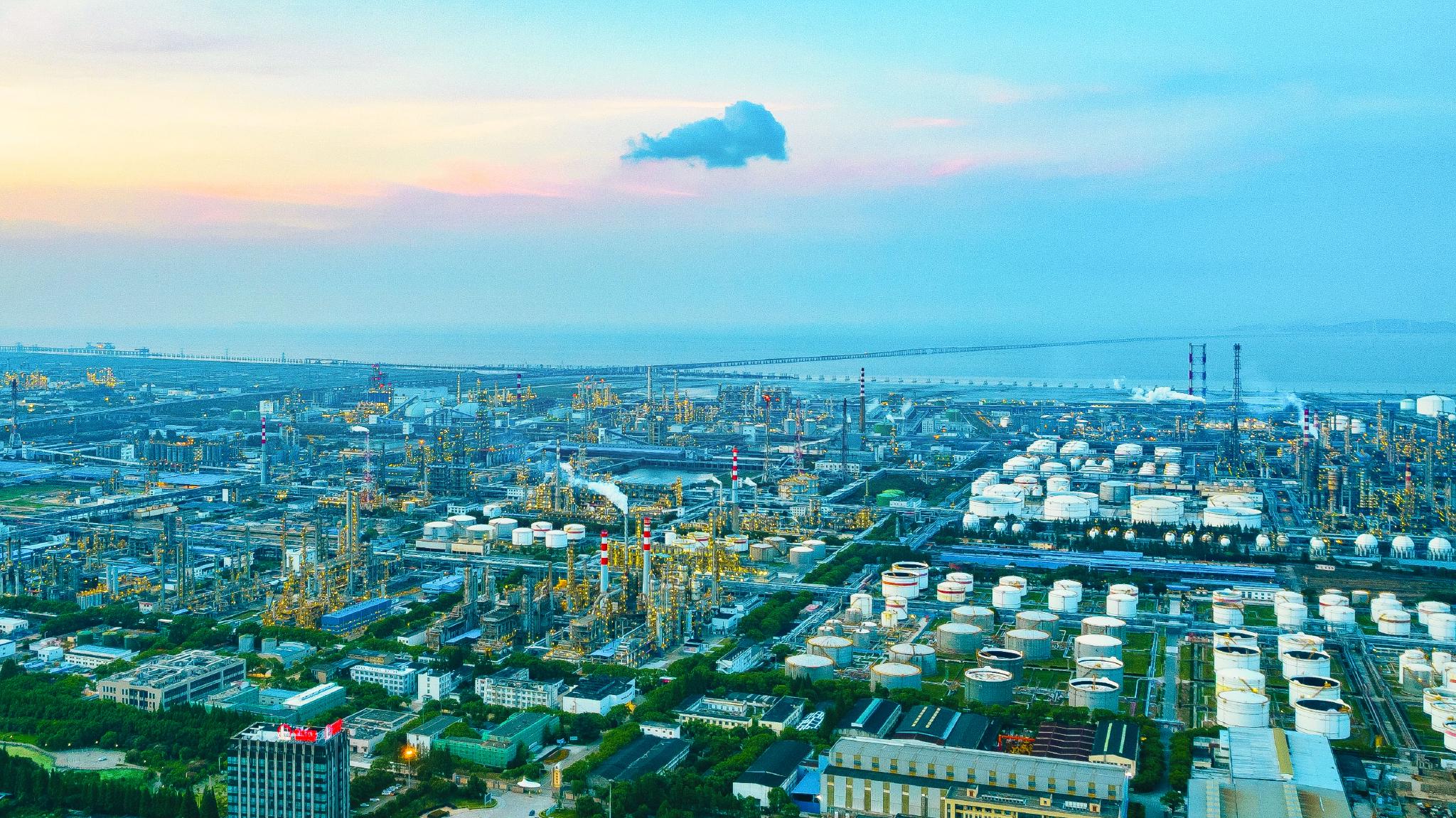 镇海炼化全景。