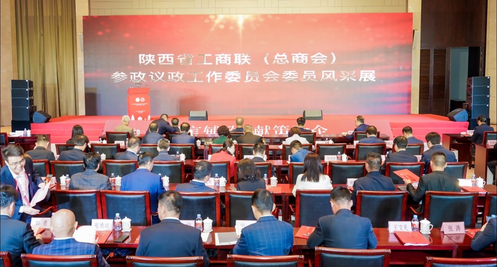 为什么德国要立法强调,监事会的女性比例必须达到30...