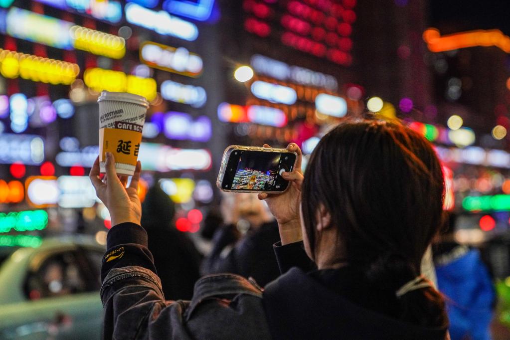 “五一”假期掀消费热 多项数据创新高带动中国经济回暖