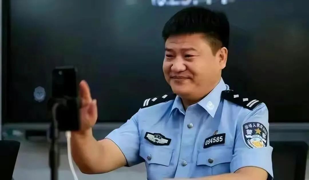 引发争议!“挖呀挖”的黄老师,原来是这样一个人~休闲区蓝鸢梦想 - Www.slyday.coM 引发争议!“挖呀挖”的黄老师,原来是这样一个人~休闲区蓝鸢梦想 - Www.slyday.coM