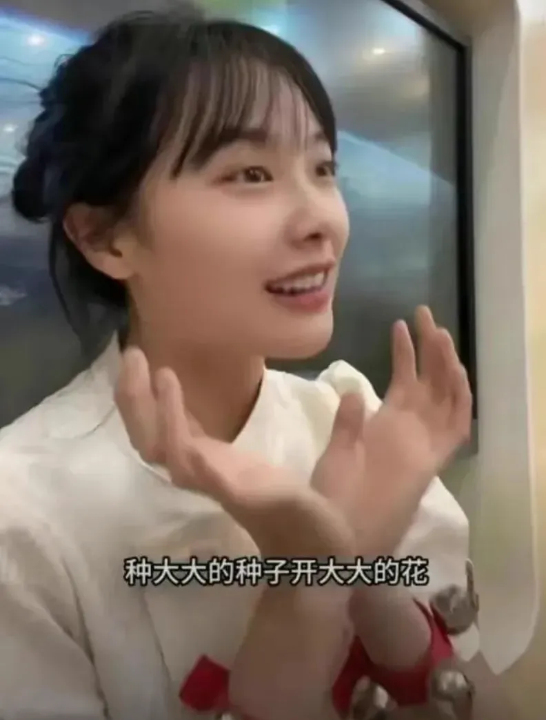 引发争议!“挖呀挖”的黄老师,原来是这样一个人~休闲区蓝鸢梦想 - Www.slyday.coM 引发争议!“挖呀挖”的黄老师,原来是这样一个人~休闲区蓝鸢梦想 - Www.slyday.coM