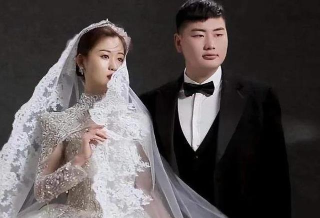 大衣哥在青州商演,被观众扔石头后继续演唱,保安急忙护驾休闲区蓝鸢梦想 - Www.slyday.coM 大衣哥在青州商演,被观众扔石头后继续演唱,保安急忙护驾休闲区蓝鸢梦想 - Www.slyday.coM