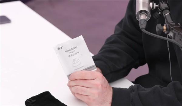 外观定了?iPhone 15 Pro Max机模上手:1.57mm超窄边框、Type休闲区蓝鸢梦想 - Www.slyday.coM 外观定了?iPhone 15 Pro Max机模上手:1.57mm超窄边框、Type休闲区蓝鸢梦想 - Www.slyday.coM