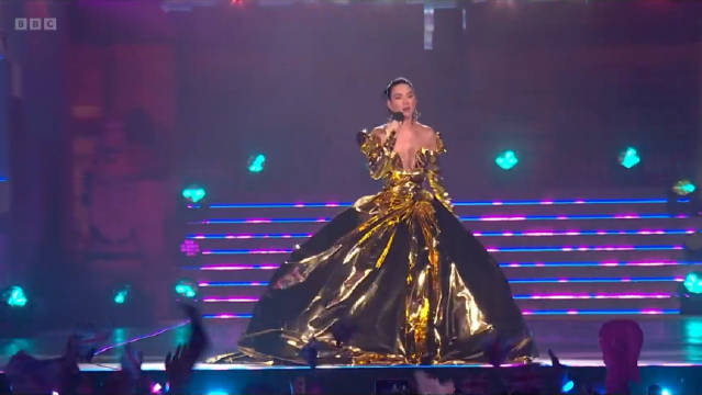 水果姐Katy Perry在英国国王加冕演唱会上献唱“Roar”和“Firework”