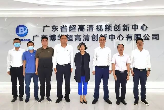 深圳“一撮白发”副区长走红,本人回应尽显高情商休闲区蓝鸢梦想 - Www.slyday.coM 深圳“一撮白发”副区长走红,本人回应尽显高情商休闲区蓝鸢梦想 - Www.slyday.coM