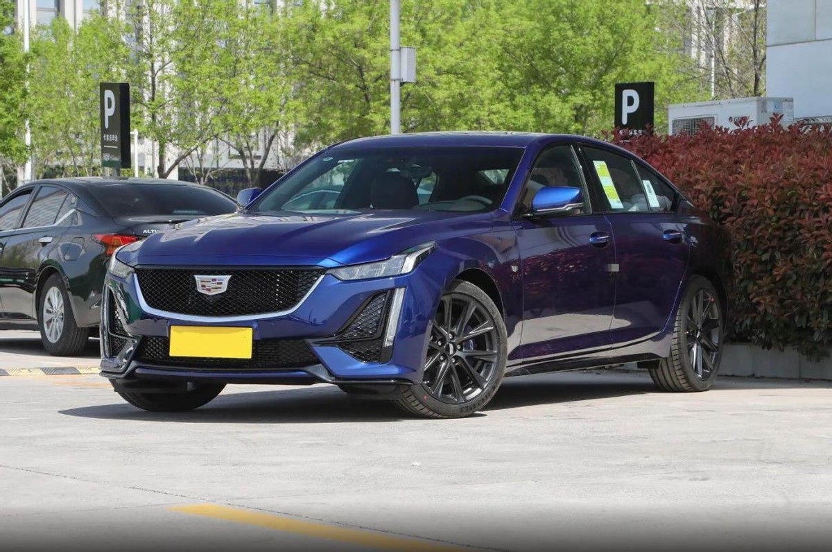 实拍凯迪拉克CT5,配2.0T+10AT,加速7.3秒,28.97万起值得选吗