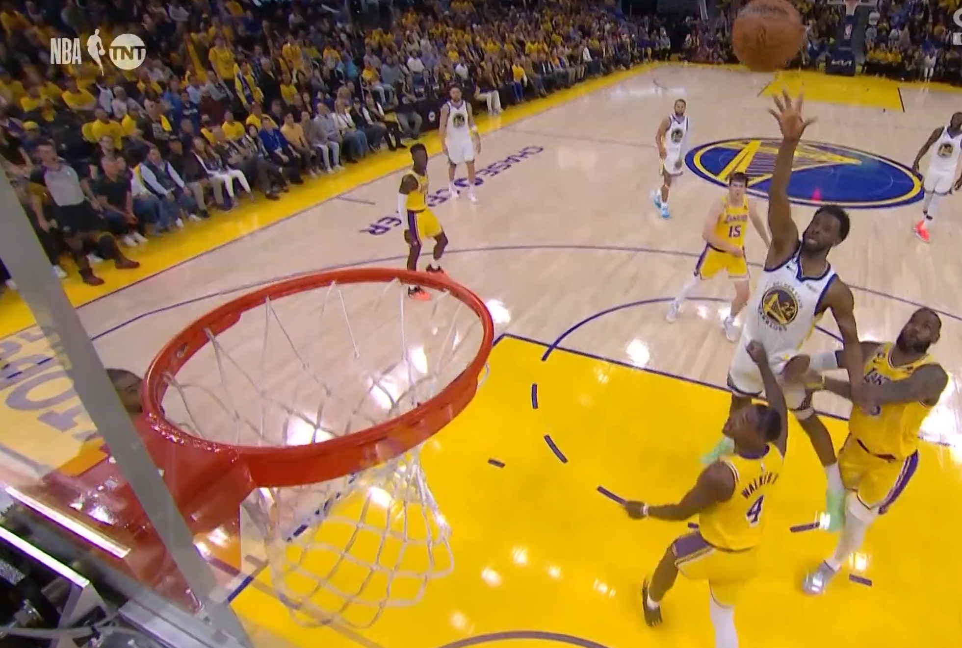 当浓眉遇见太阳古老传说中两位守护者跨越时空的命运交汇