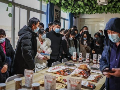 食家巷肩负社会责任，携手平凉市共建食品安全和文明城市！