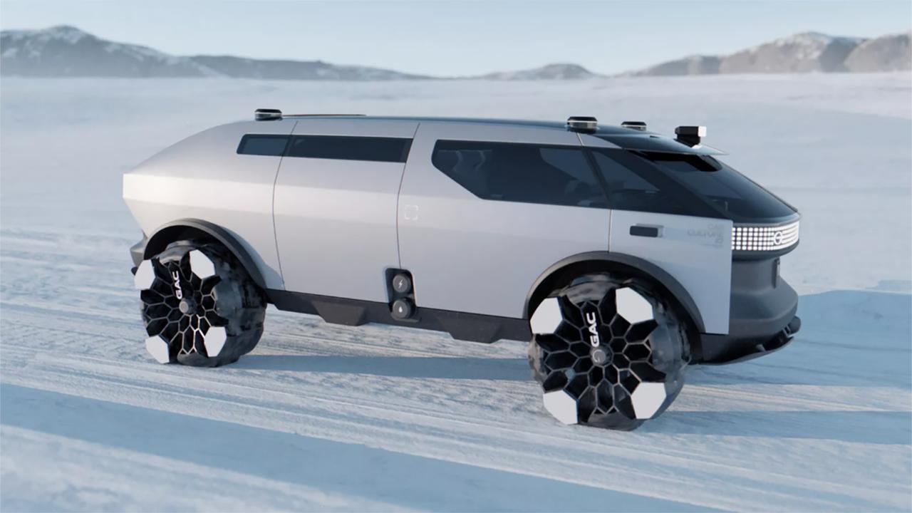 全地形自动驾驶概念车，车内配备睡眠空间，适合露营使用