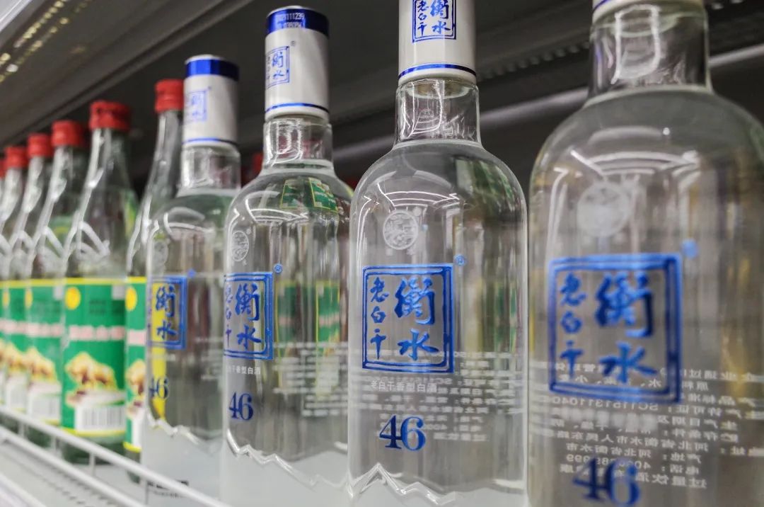 老白干酒高档酒营收降9.5%毛利率创新低 提价增收产品“五花齐放”实为两暗一衰