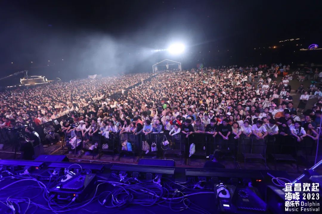 音乐现场分享热门 5add-6dfca524521dd416496ccebedbdda482.jpg