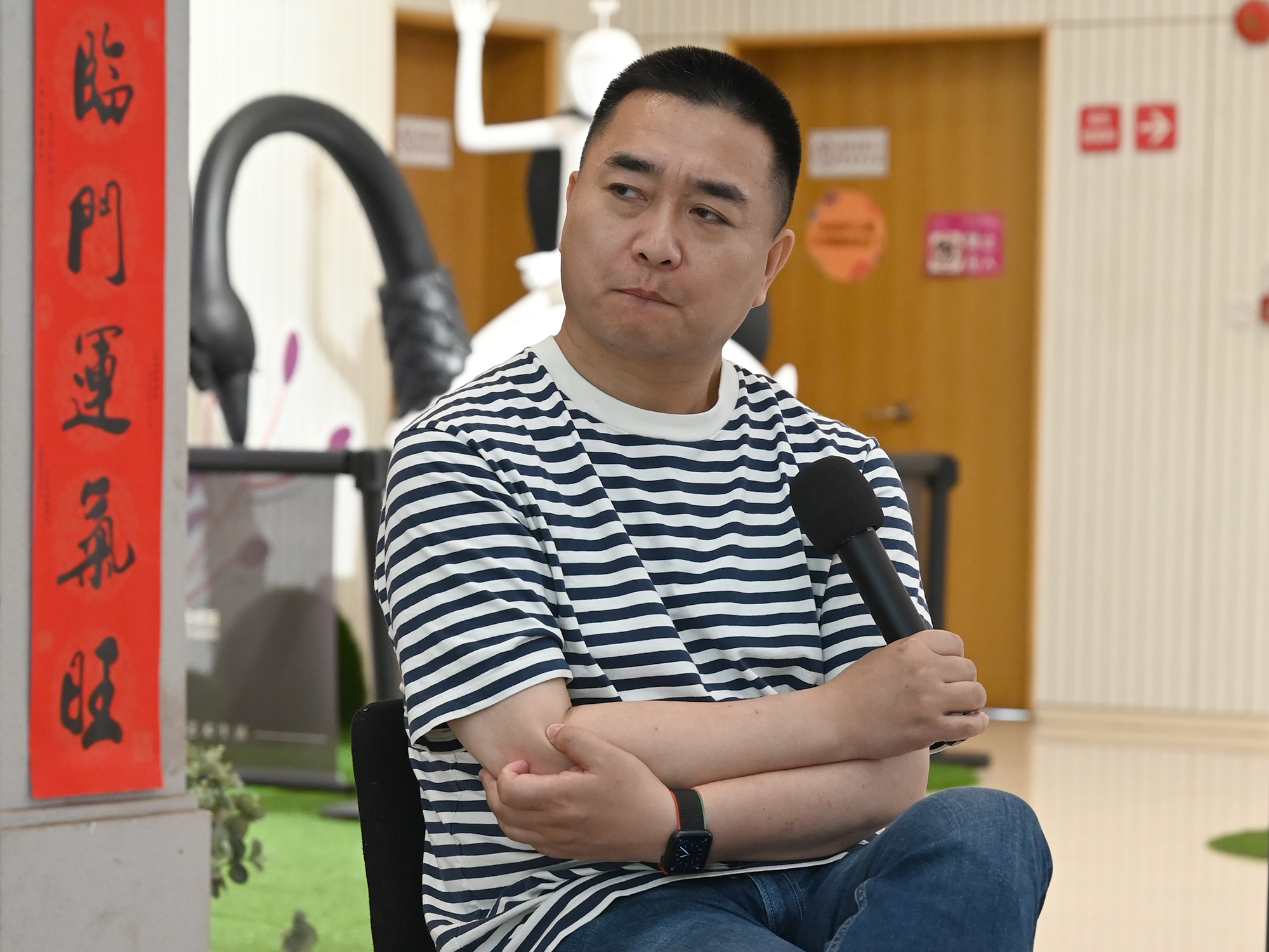 2023年5月14日,作家费里尼在《上海相册》展览分享会现场。澎湃新闻记者 吴栋 图
