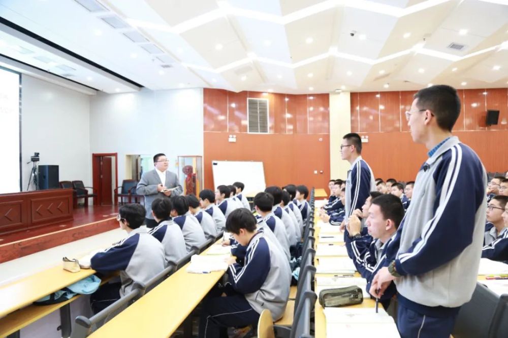 怎么在学校当校长 2999-9e8cc3f499228656e8f792675a3e2823.jpg