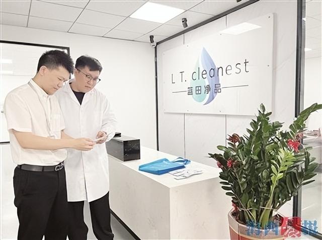 厦门银行客户经理到企业调研。厦门银行供图