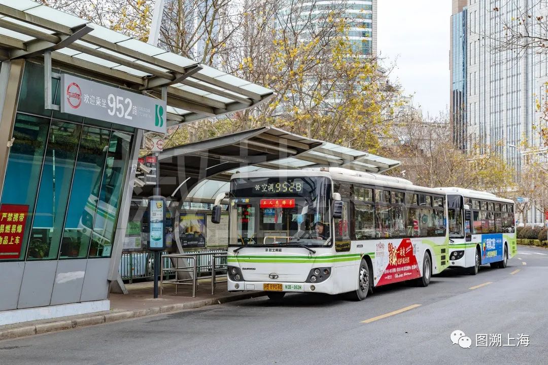 952路B线SXC6120G3A(W2B)型客车，武胜路（贺佳伟 摄）