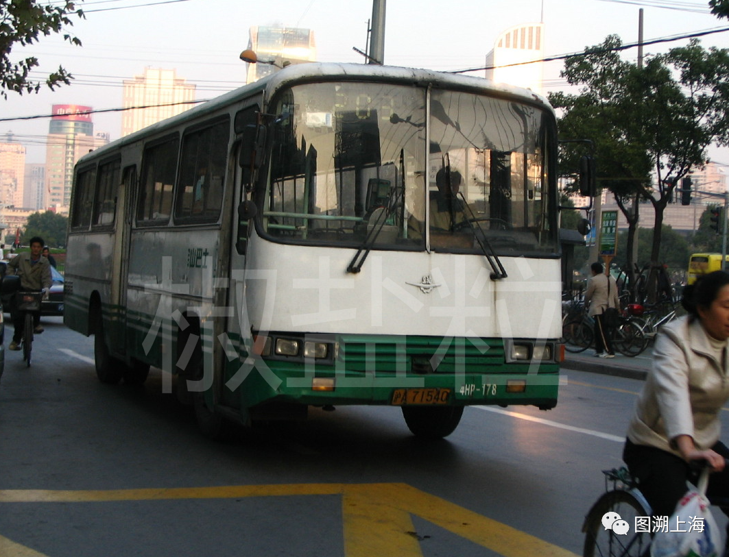 203路SK6104HP型公共汽车，威海路（Aizome 摄）