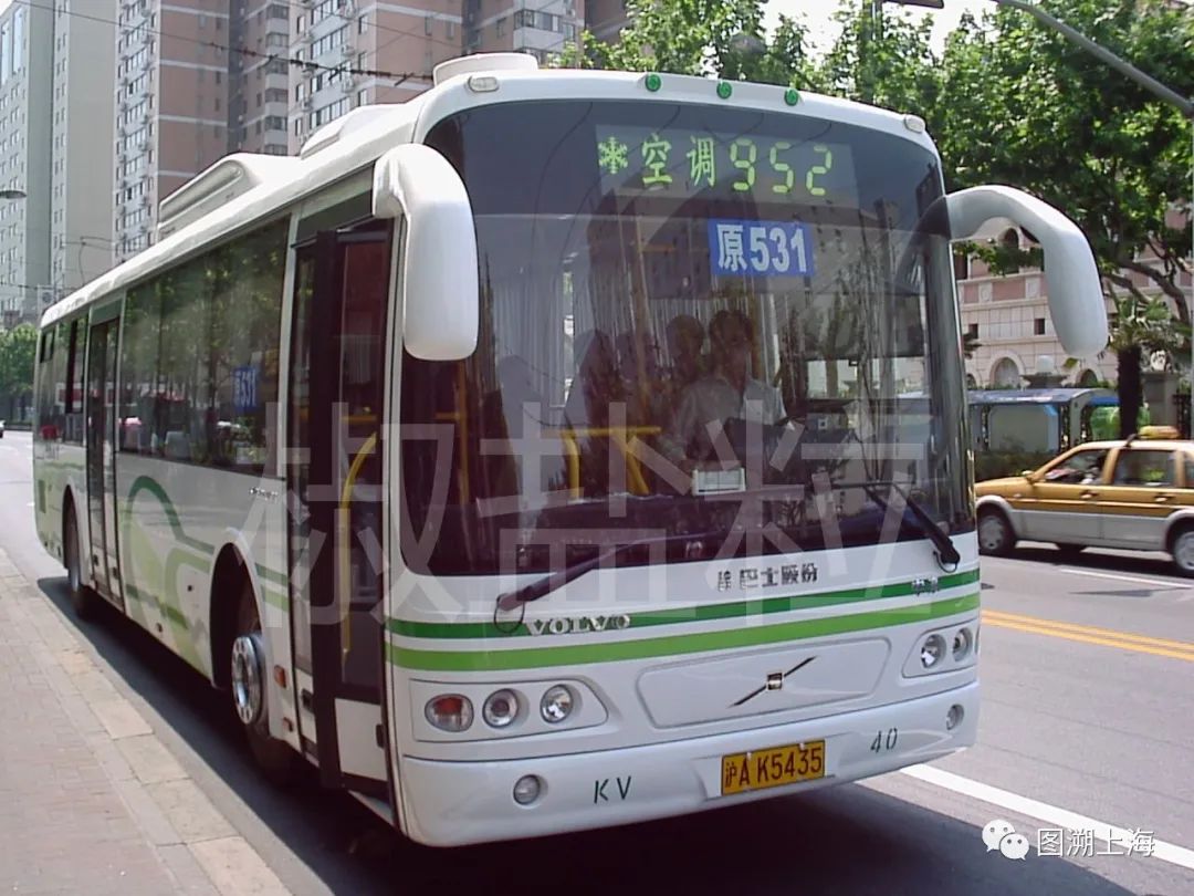 952路SWB6120KHV2-3(S2C)型，天目东路（朱达艺 摄）