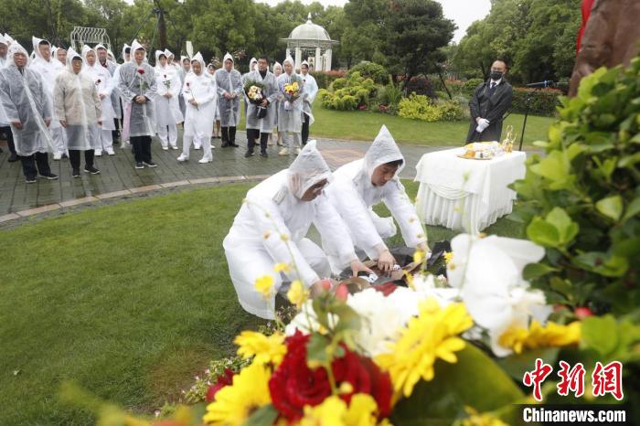 吳孟超院士逝世2週年悼念祭掃活動舉行。　