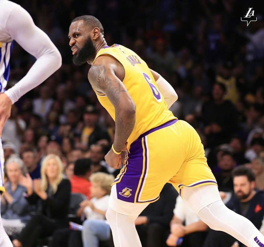 詹姆斯职业生涯晚期赛程全解析高强度客场之旅与背靠背比赛应对策略