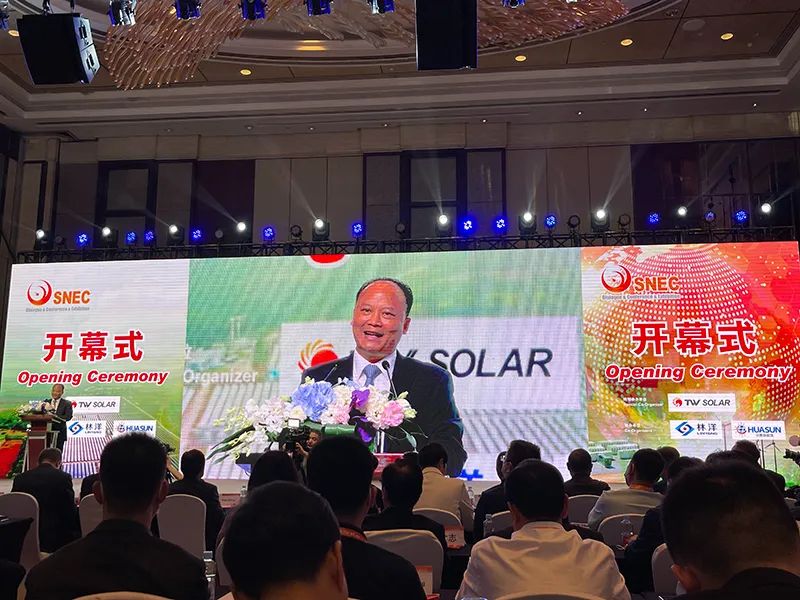 行业大咖最新研判：光伏四年后“登顶”全球第一大能源！