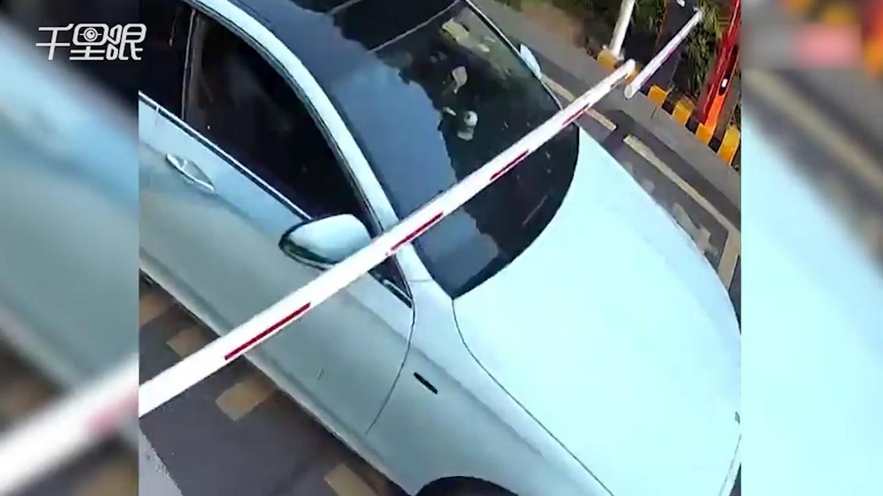 奔驰司机为逃停车费 一脚油门换来拘留