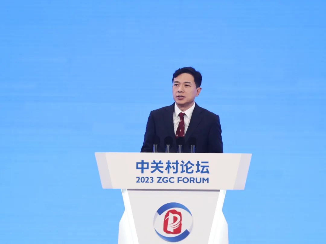 李彦宏：大模型即将改变世界，未来提出问题比解决问题重要