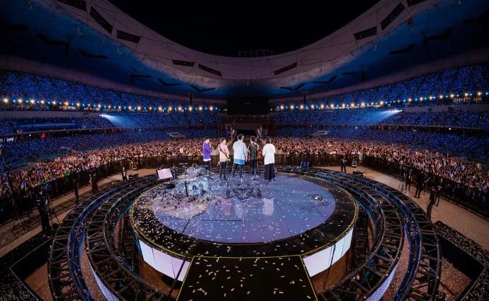 5月26日,台湾流行天团“五月天”在北京国家体育场(鸟巢)开唱 图源:相信音乐官方微博