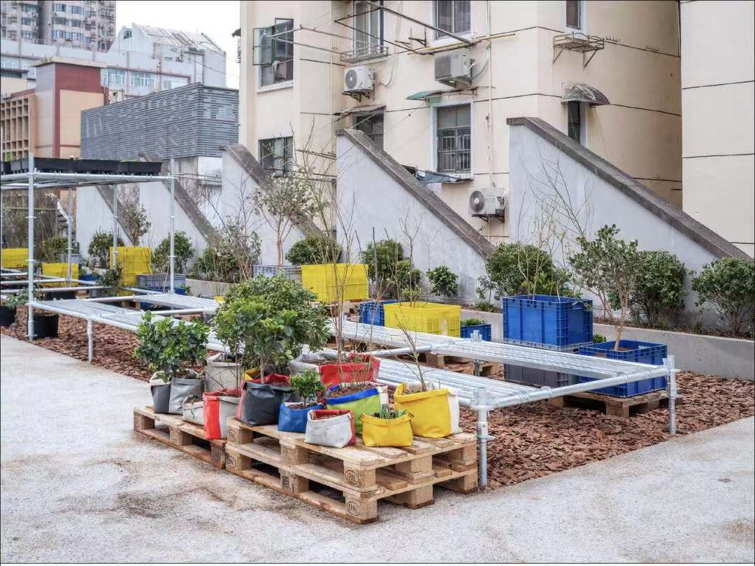 专业收割中产30年，这家「又旧又丑」的包袋品牌凭啥？｜营销观察