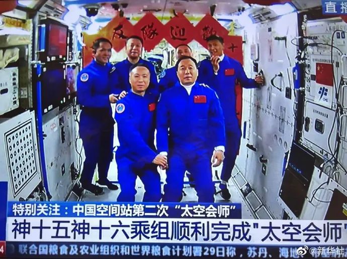 载入史册！第二次太空合影来了(组图)