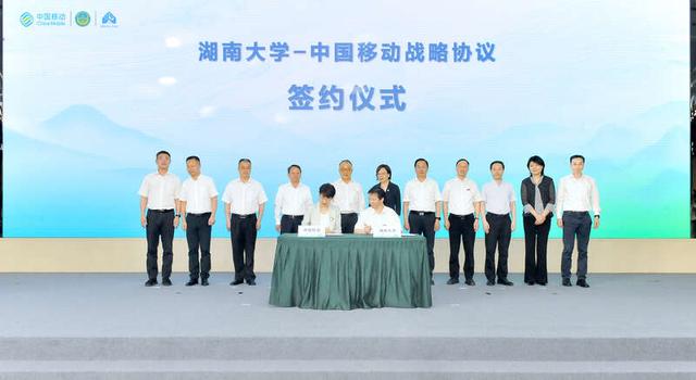 图为签约仪式现场。肖志凌/摄
