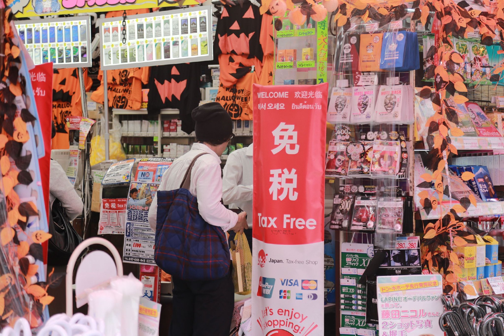 修訂免稅制度的目的減少外國遊客在日本國內倒賣免稅商品非法獲利的現象。 視覺中國 資料圖