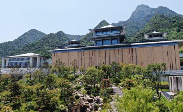 ↑中國國家版本館杭州分館展示的文瀾閣《四庫全書》(5月31日攝)。新華社記者 翁忻暘 攝