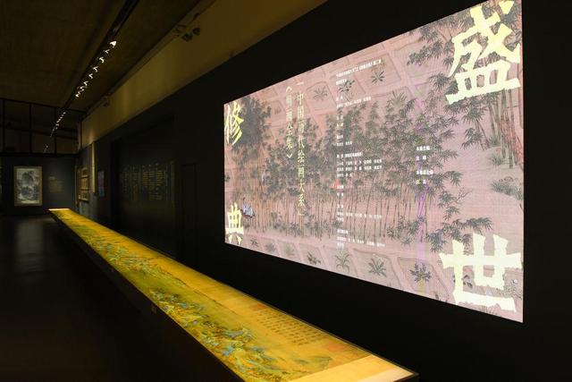 ↑中國國家版本館杭州分館展示的“盛世修典——中國曆代繪畫大系”收錄的數字化古畫(5月31日攝)。新華社記者 翁忻暘 攝