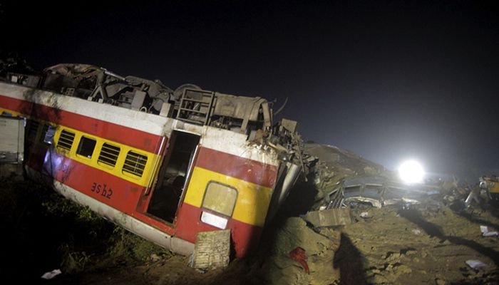 印度列车相撞已致288人遇难，政府刚宣布加大交通基建投入