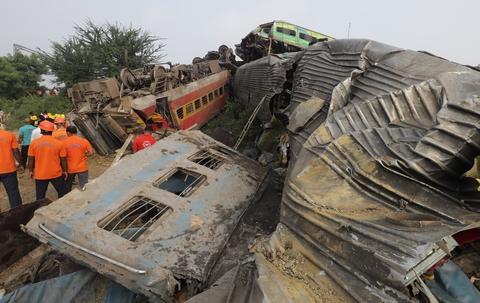 當地時間2023年6月3日，印度奧里薩邦發生列車脫軌相撞事故。圖源：IC photo