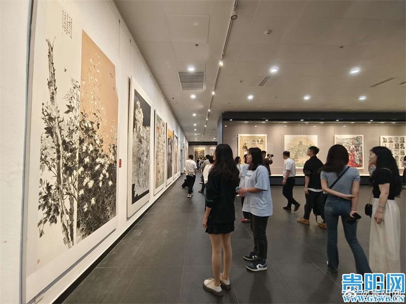 “多彩贵州中国画作品展”在贵州美术馆开幕|贵州省|白裤瑶的年节|中国美术家协会|文化|协会_新浪新闻