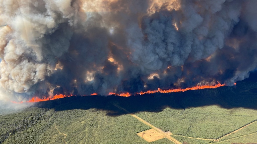 5月27日，加拿大不列顛哥倫比亞省東北部地區野火蔓延。新華社發（不列顛哥倫比亞省野火管理局供圖）