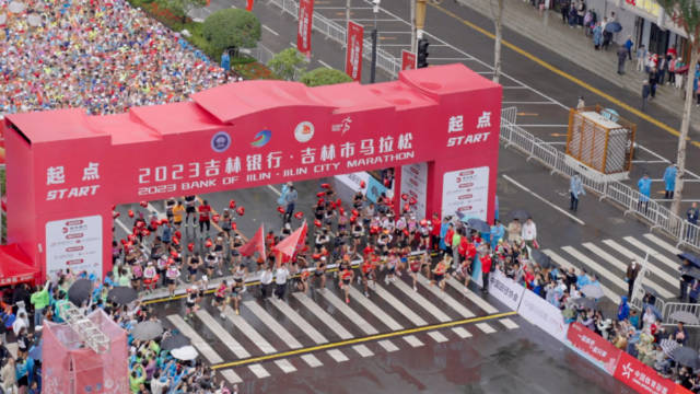 圆满落幕 🔥 30000名跑者齐聚松花江畔 🌸 用最热烈的姿态 🏃……