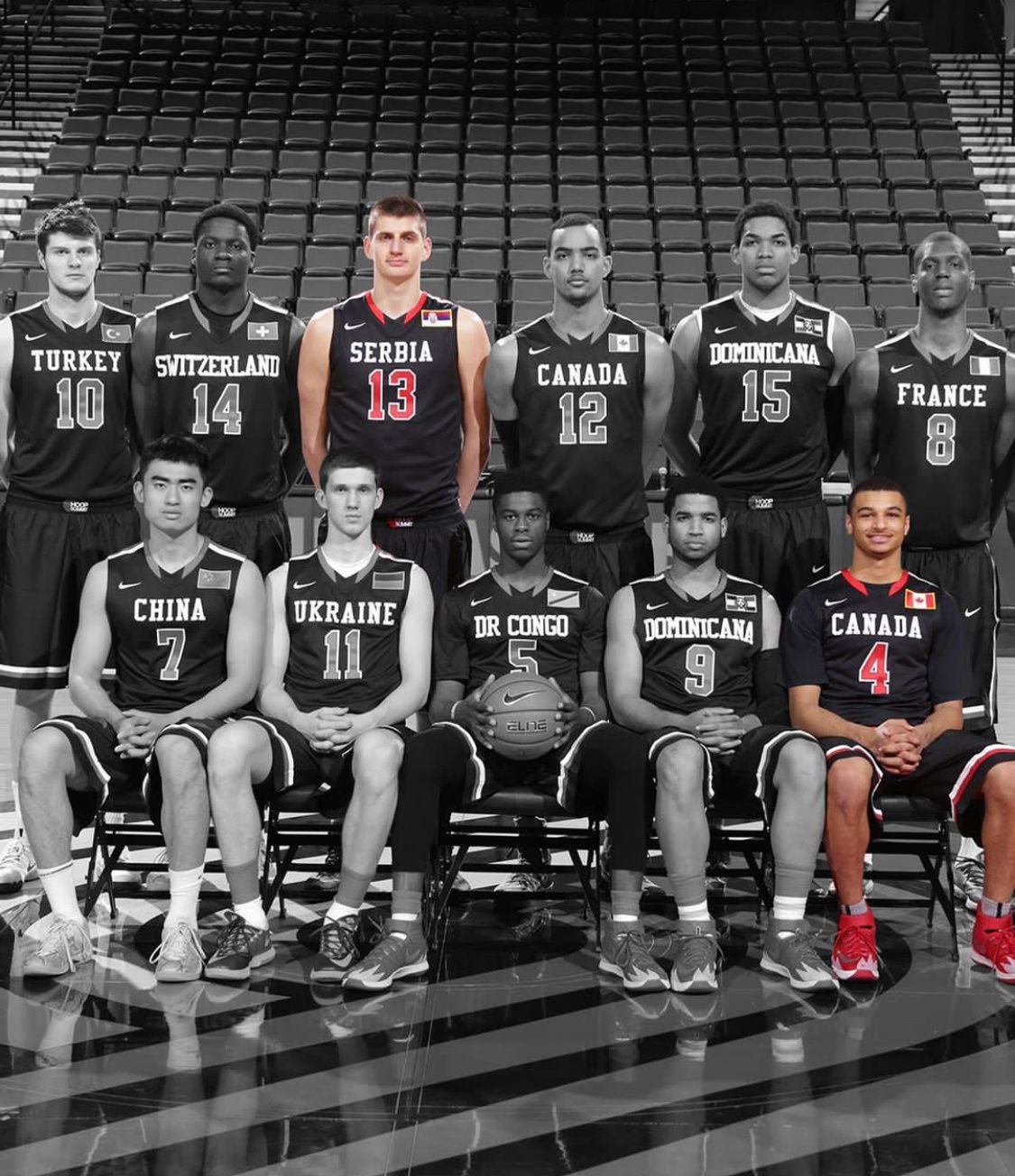 约基奇率队大战热火展现全能身手内线统治力尽显巅峰状态