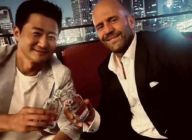 昨天，梅西做客酒类达人直播间