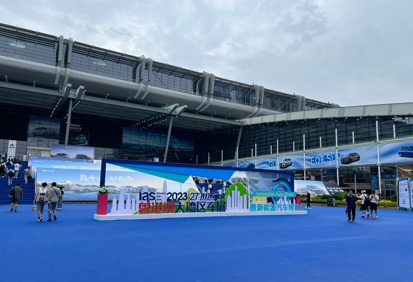 我讨厌车展，一早上，跟特么打仗一样！