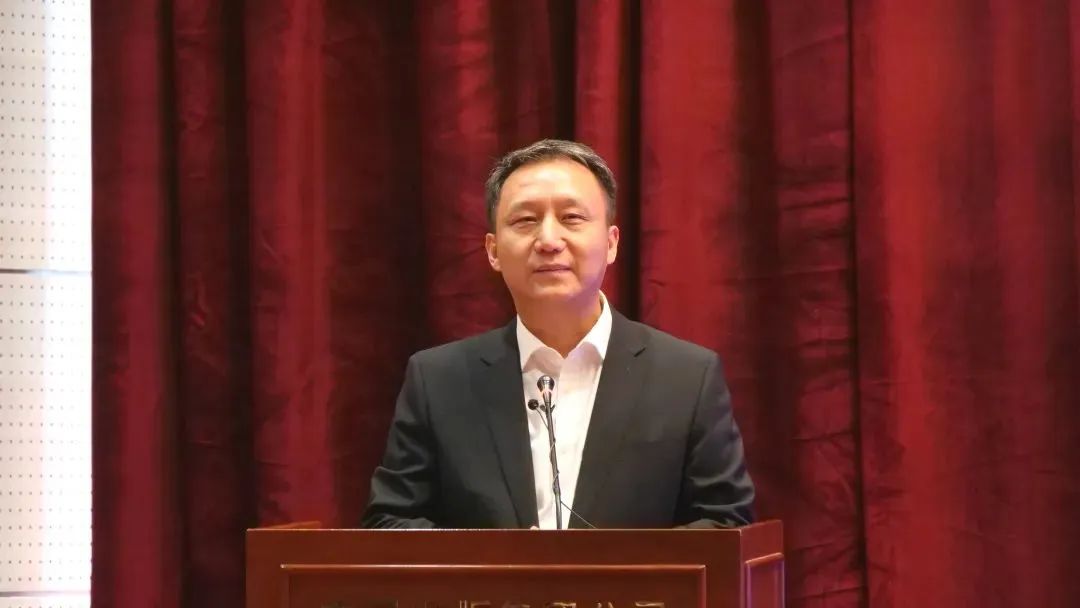 中国出版集团有限公司党组成员,中国出版传媒股份有限公司副总经理茅院生