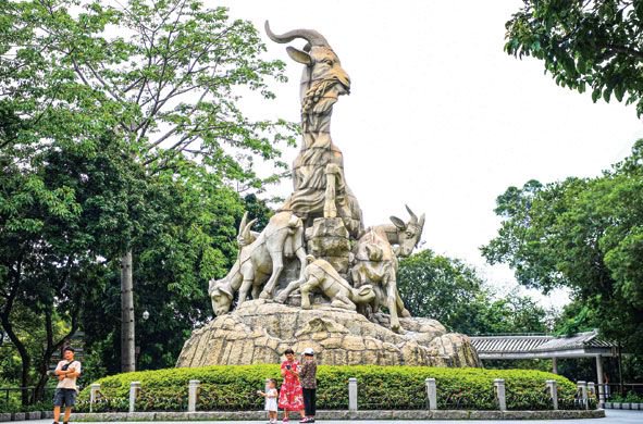 ▲广州越秀公园内的五羊雕像（6月13日摄）。新华社记者邓华摄