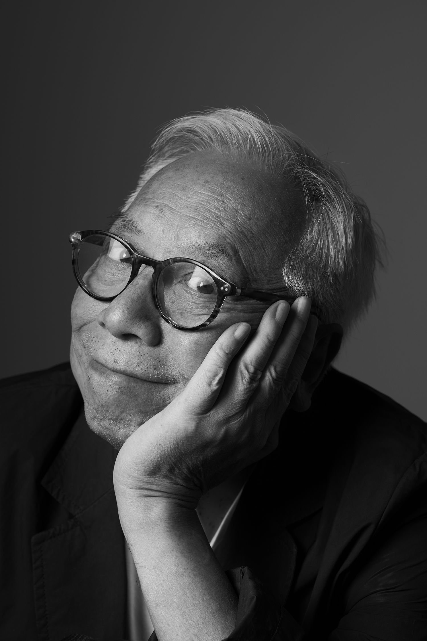 他拍到尼克松给记者送啤酒，还有戈尔巴乔夫的惊世演讲