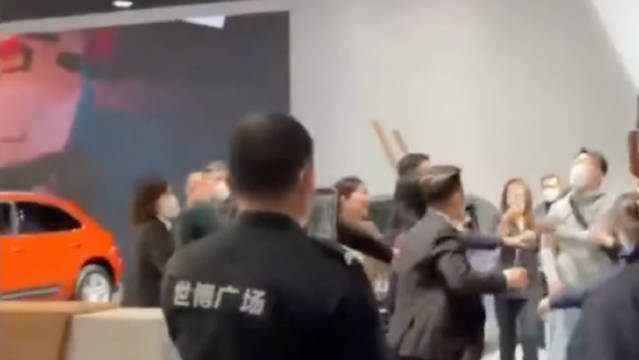 大连车展上为了抢客户，真拼了！