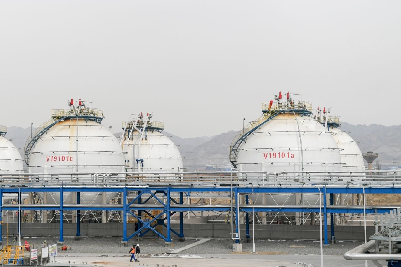 光伏产能过剩、组件跌价近8成,为何还有企业要扩产?