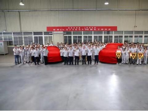 e启向未来，东风eπ 两款试制车同日下线